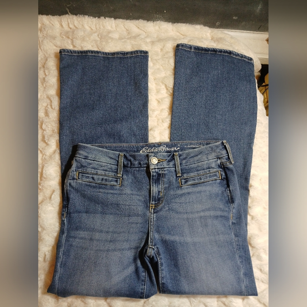 Eddie Bauer Womens Size P8 Slightly Curvy Flare Medium Wash Jeans
